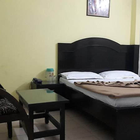 Hotel Shreeram Deluxe New Delhi Bagian luar foto