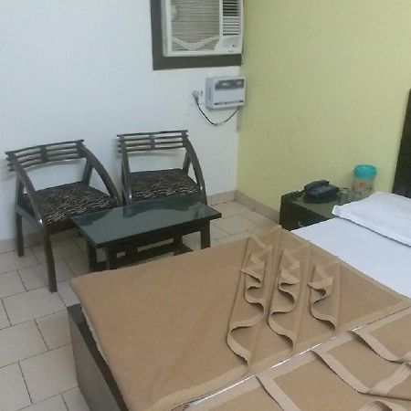 Hotel Shreeram Deluxe New Delhi Bagian luar foto