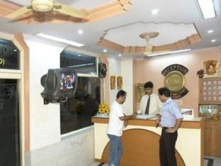 Hotel Shreeram Deluxe New Delhi Bagian luar foto