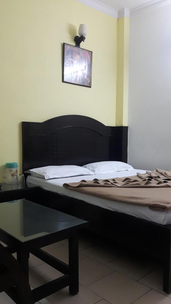 Hotel Shreeram Deluxe New Delhi Bagian luar foto