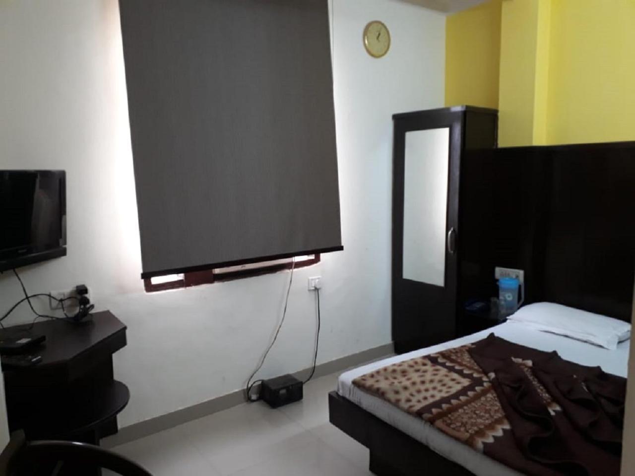Hotel Shreeram Deluxe New Delhi Bagian luar foto