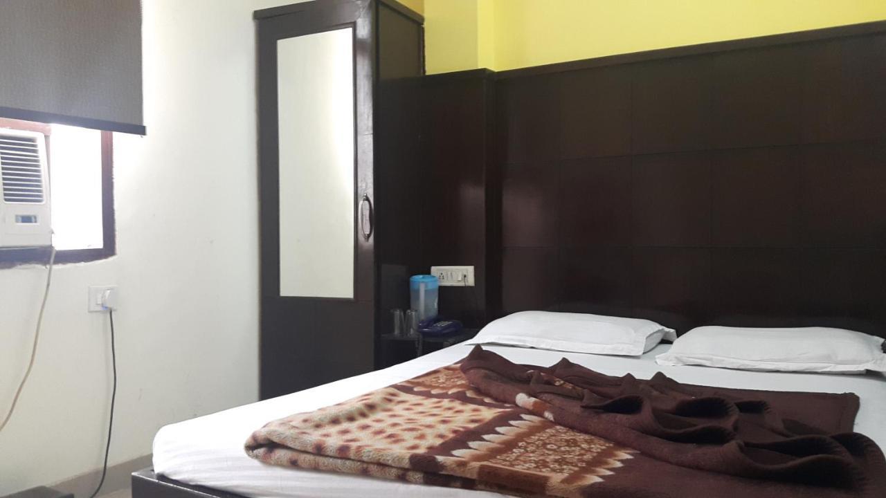 Hotel Shreeram Deluxe New Delhi Bagian luar foto