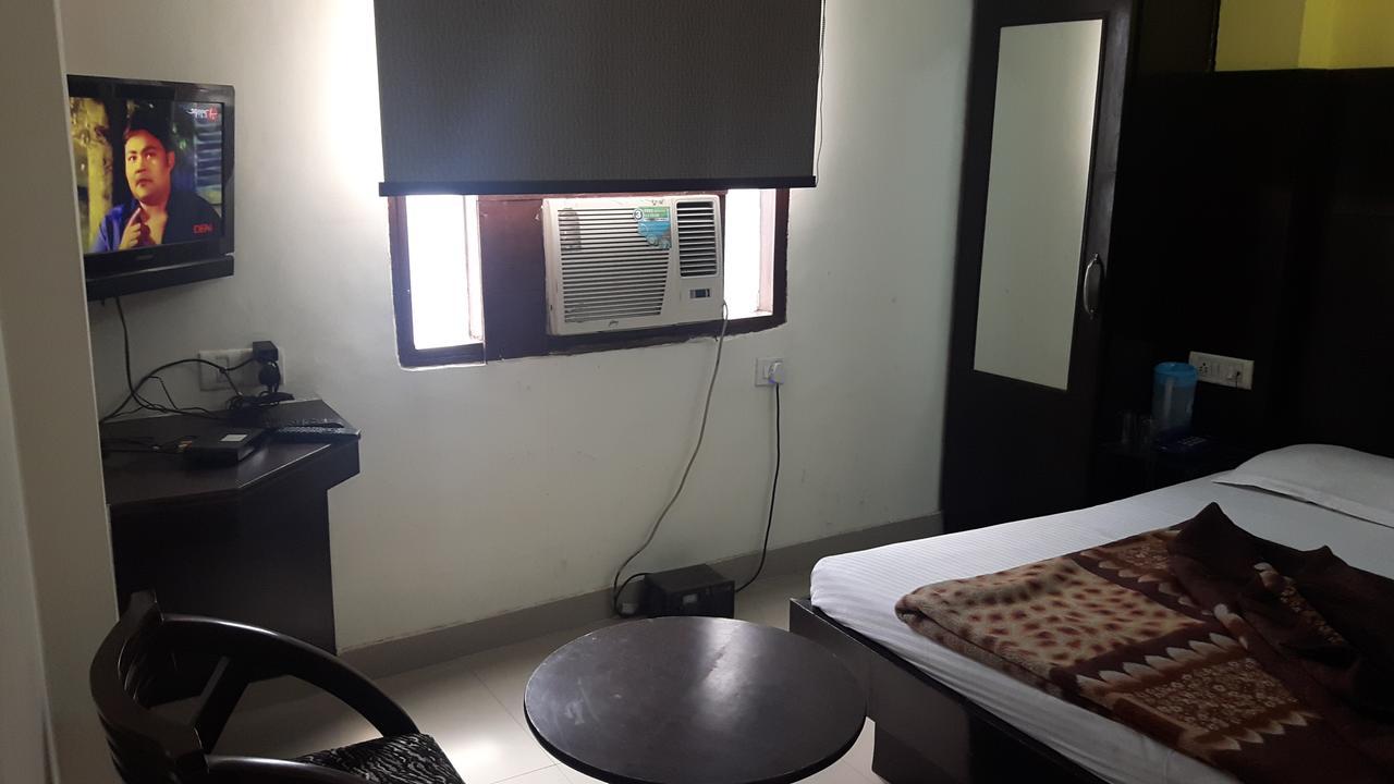 Hotel Shreeram Deluxe New Delhi Bagian luar foto