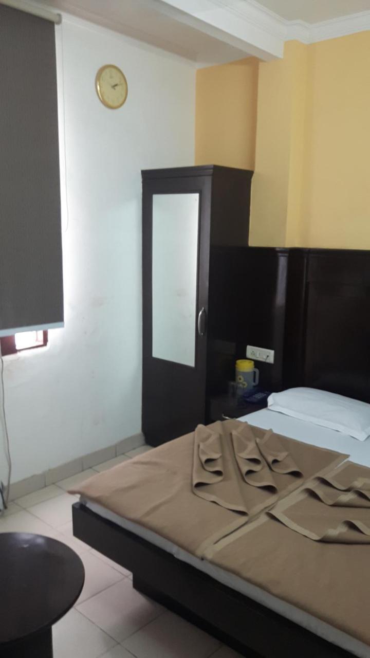 Hotel Shreeram Deluxe New Delhi Bagian luar foto