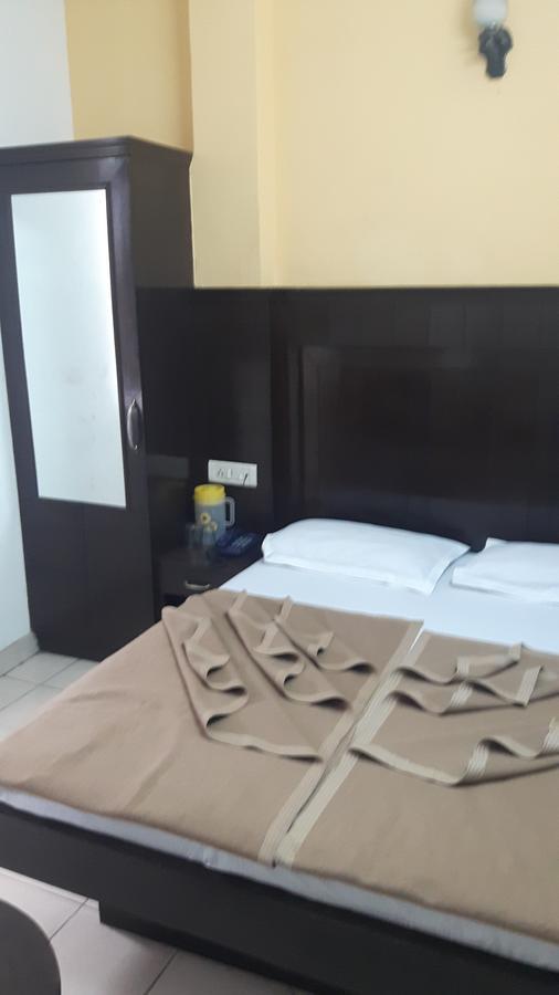 Hotel Shreeram Deluxe New Delhi Bagian luar foto